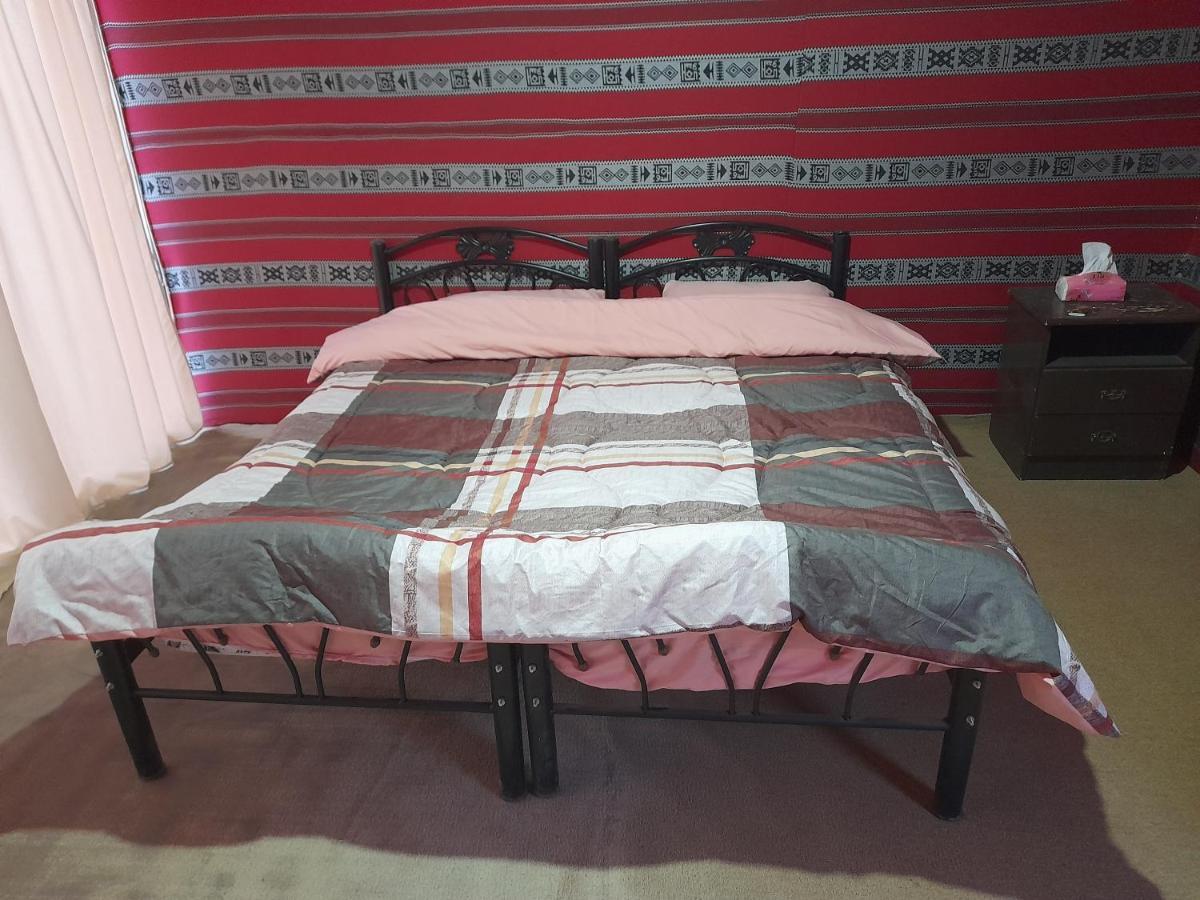 Wadi Rum Camels Camp Bilik gambar